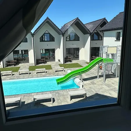 Aurora Klimatyzowane, Z Podgrzewanym Basenem I Zjezdzalnia Wodna